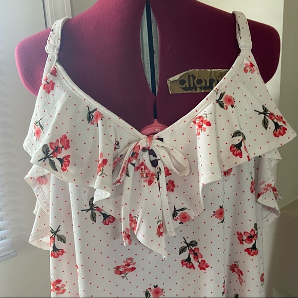 Lily Morgan women half white with red flowers sleeveless top. Size 3X. Used - Picture 2 of 7